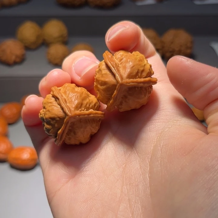 文玩核桃把件三棱302