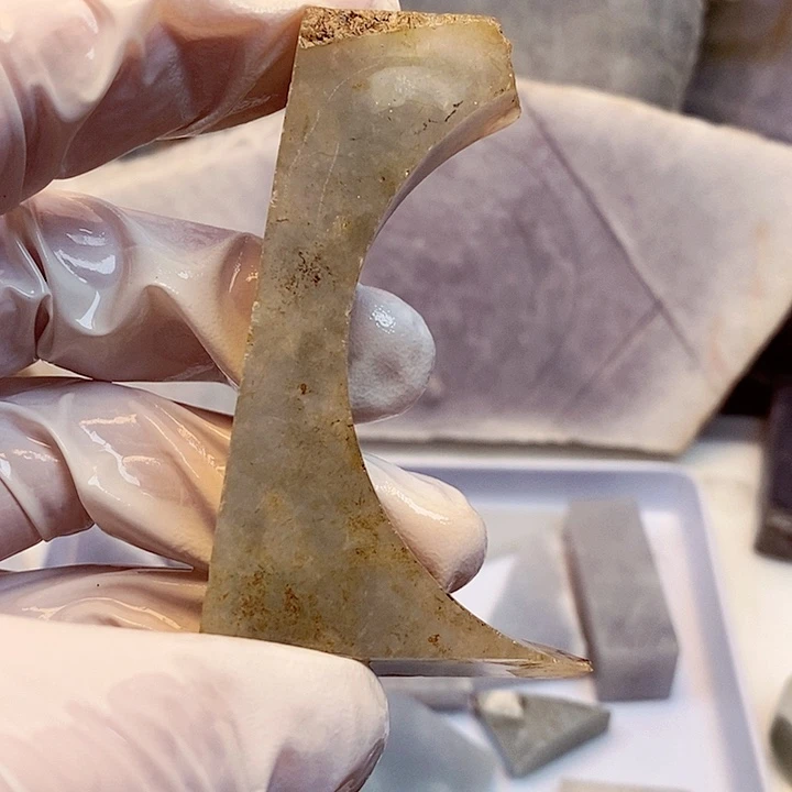 翡翠颈饰未镶嵌缅甸翡翠A货边角