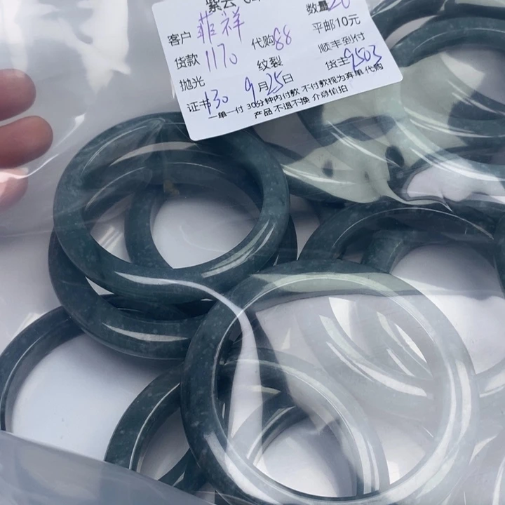 菲***饰翡翠未镶嵌颈饰翡翠