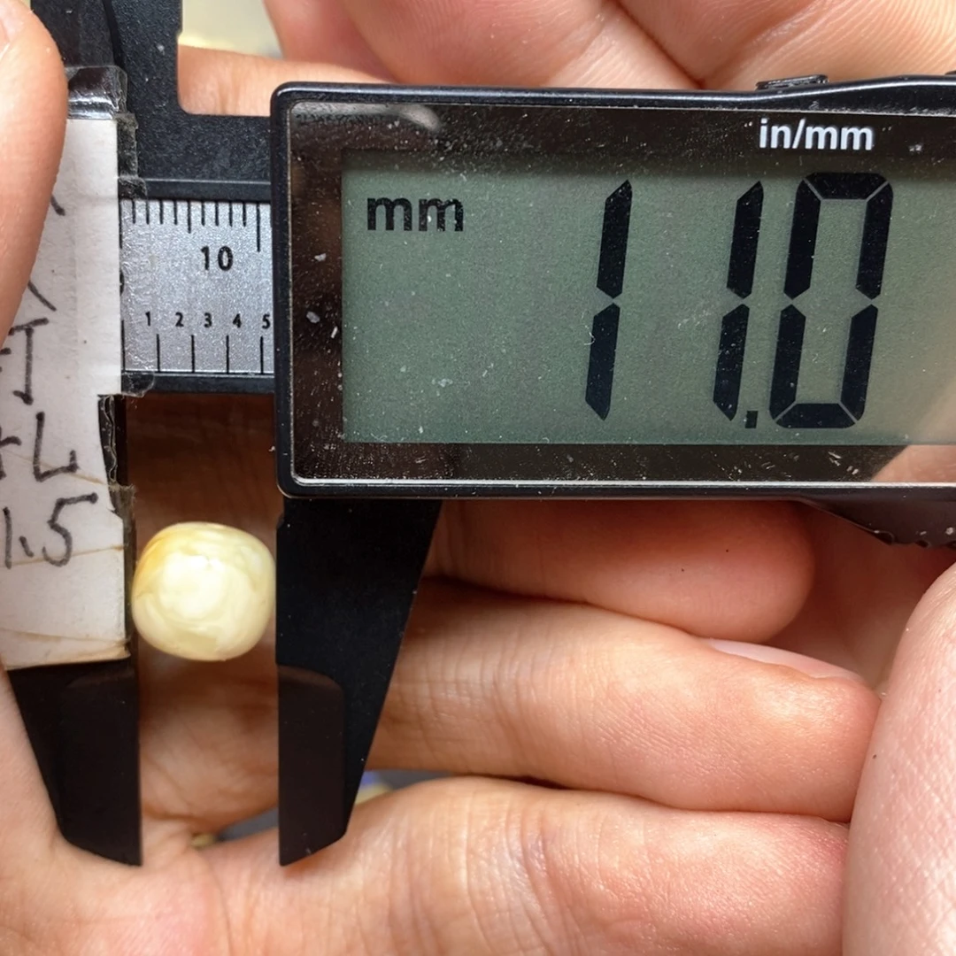未镶嵌蜜蜡裸石红沁瓷白妖花