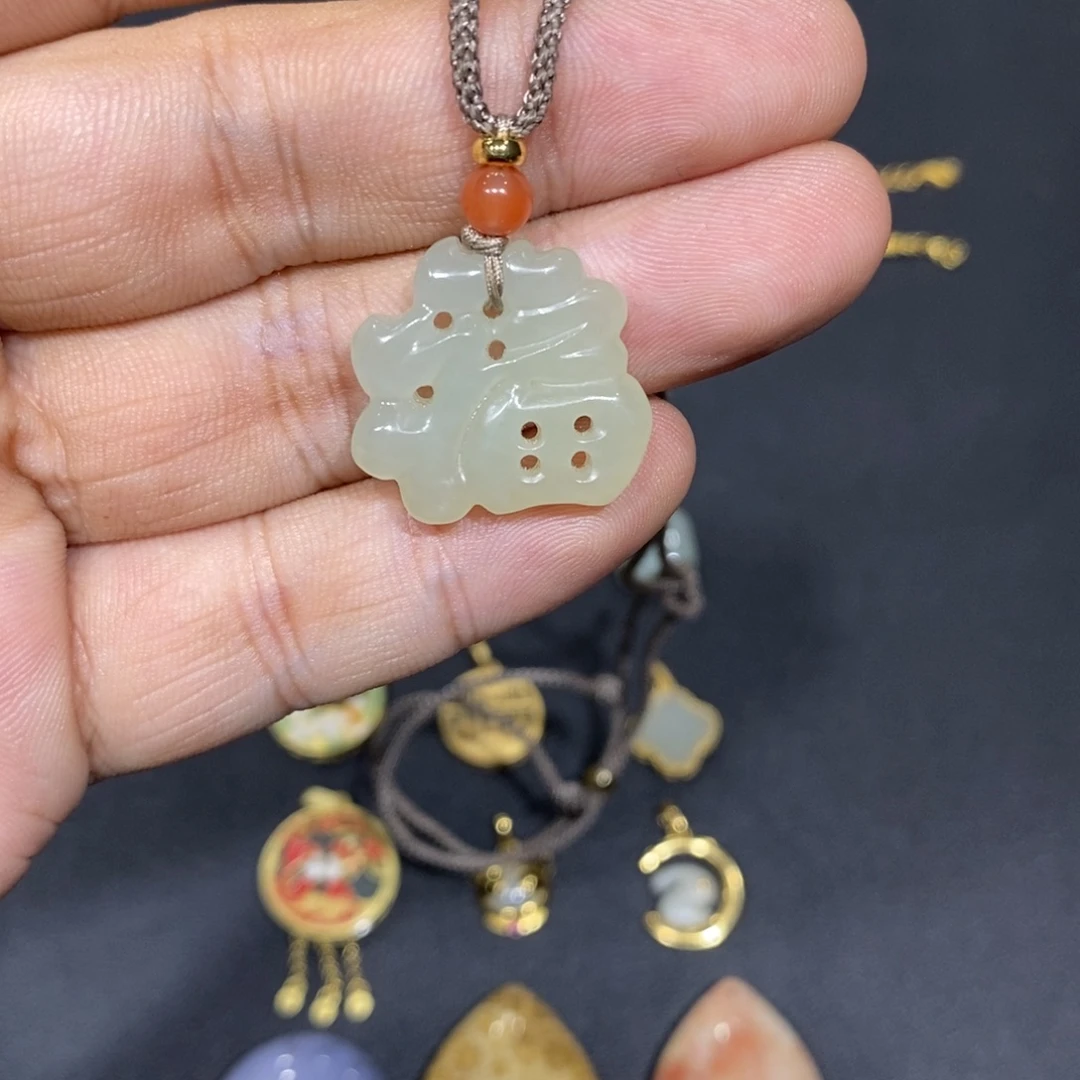 和田玉未镶嵌颈饰