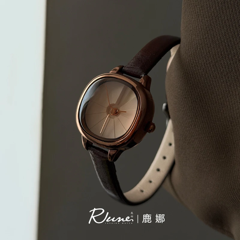 Rune鹿娜《塔》小楼梯高级感森系简约真皮ins百搭女士防水石英表