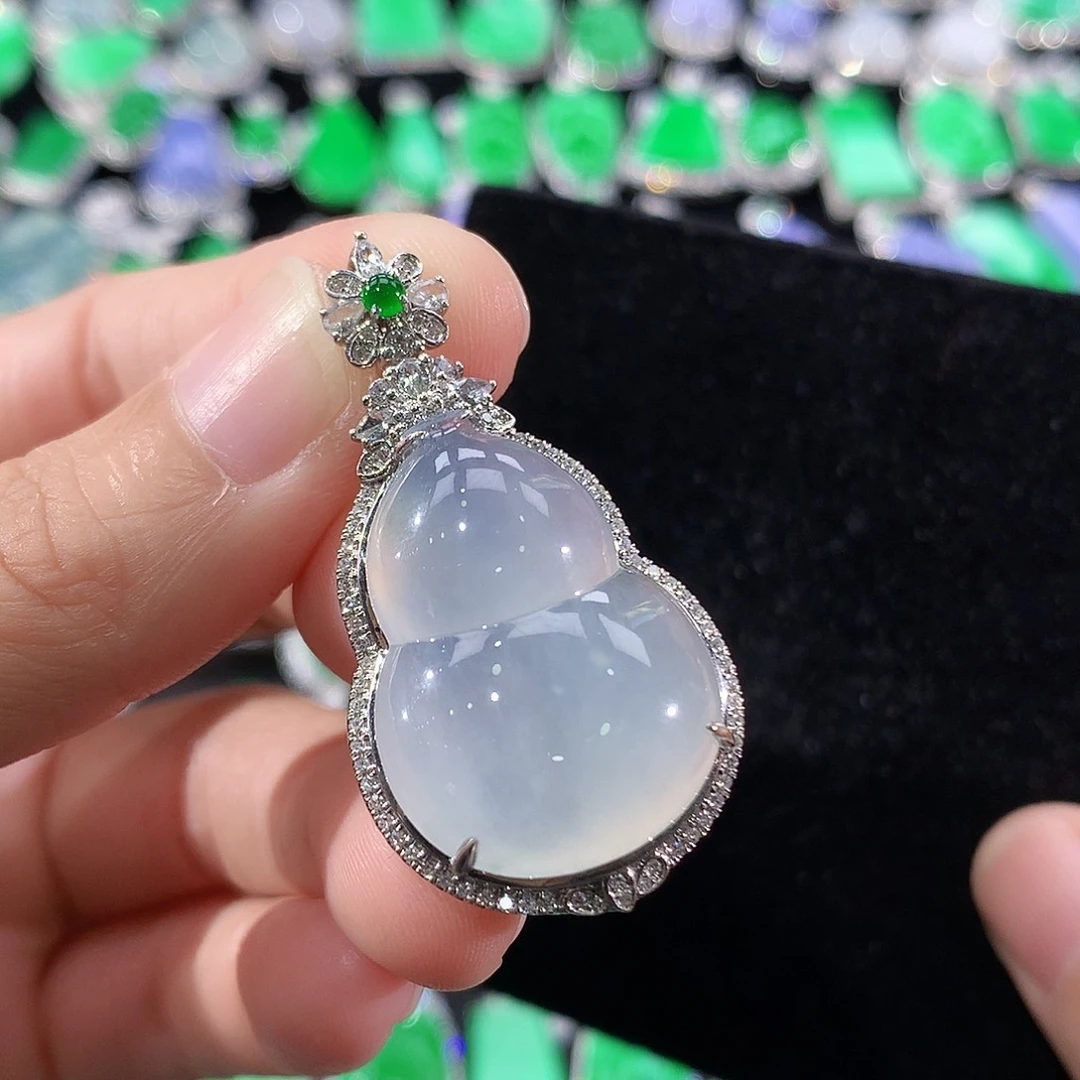 翡翠18K金镶嵌颈饰