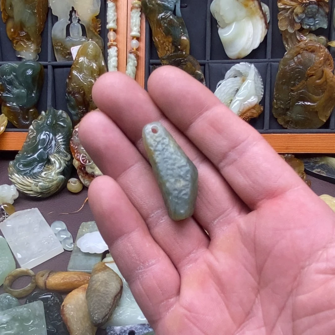 月***瑶蛇纹石玉未镶嵌颈饰