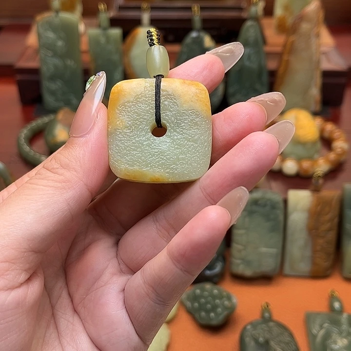 特***猪岫岩河磨玉（透闪石质玉）未镶嵌颈饰