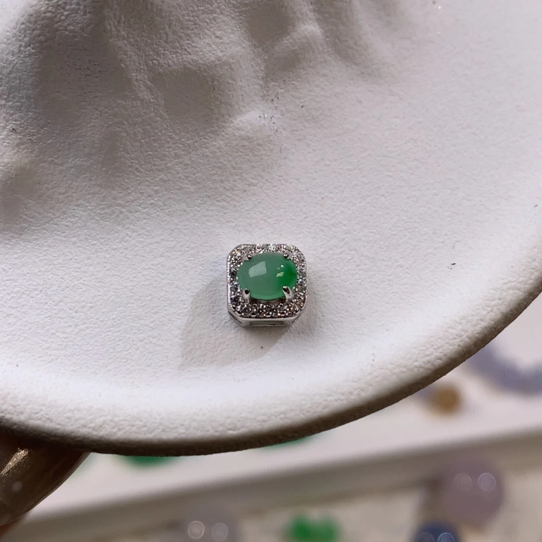 未镶嵌翡翠胸饰冰飘绿花蛋面
