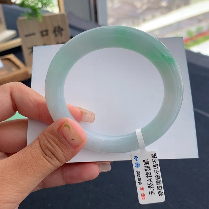 翡翠手镯未镶嵌手镯