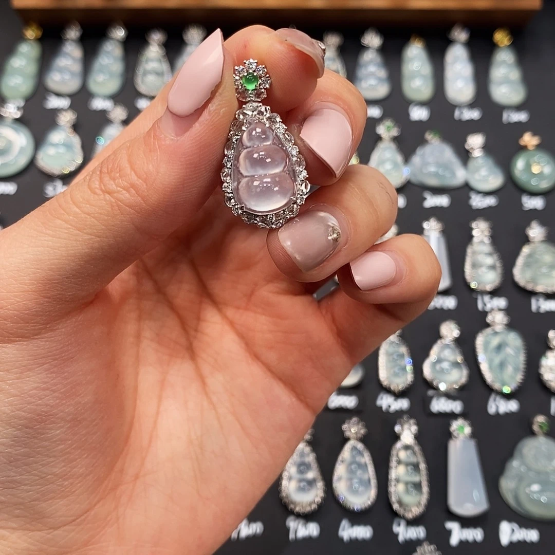 翡翠18K金镶嵌颈饰