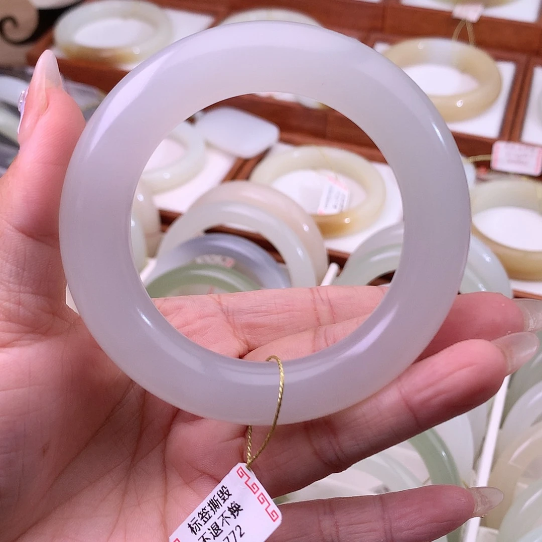 和田玉手镯未镶嵌53.5