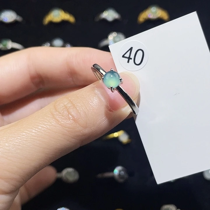 翡翠未镶嵌颈饰戒指