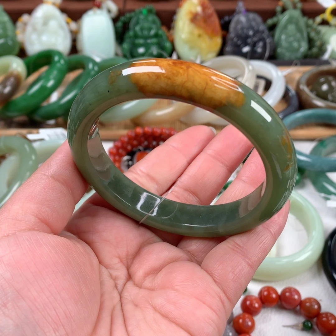 和田玉手镯未镶嵌61.5口径