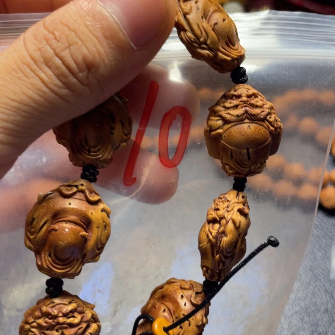 大桃核雕刻瑕疵钟馗