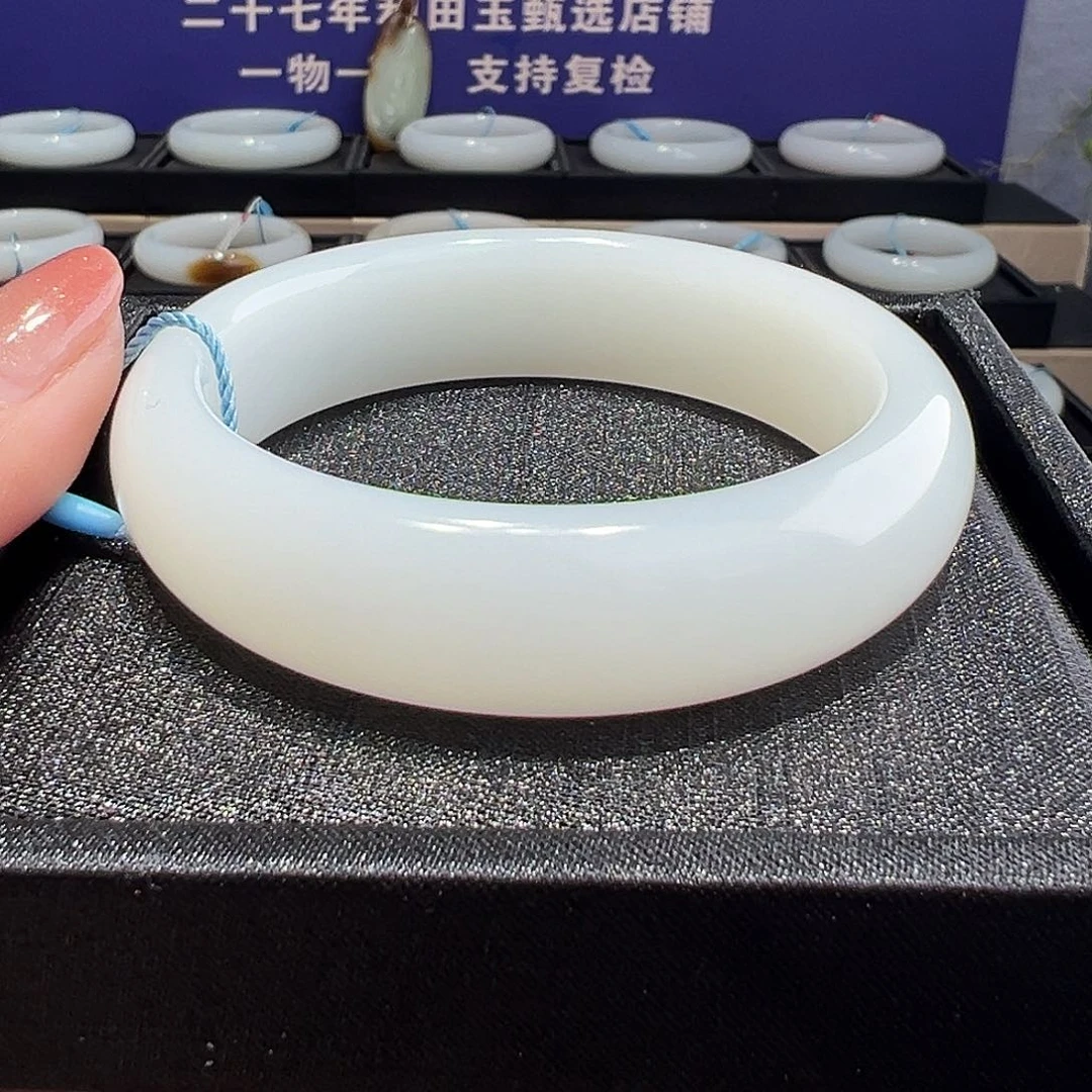 和田玉未镶嵌手镯