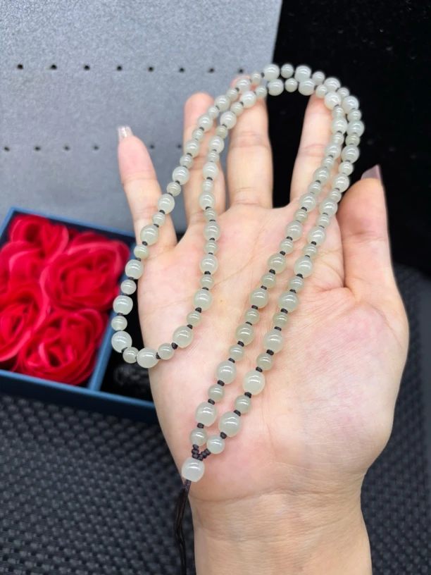 精美天然和田玉细腻油润青白桶珠圆珠6mm玉石挂牌绳毛衣链百搭款