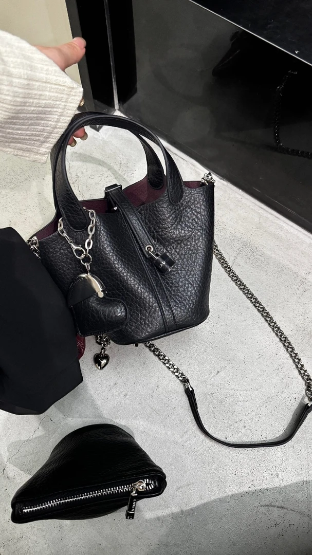 2025新款高级感荔枝纹链条水桶包小众设计真皮软面子母包