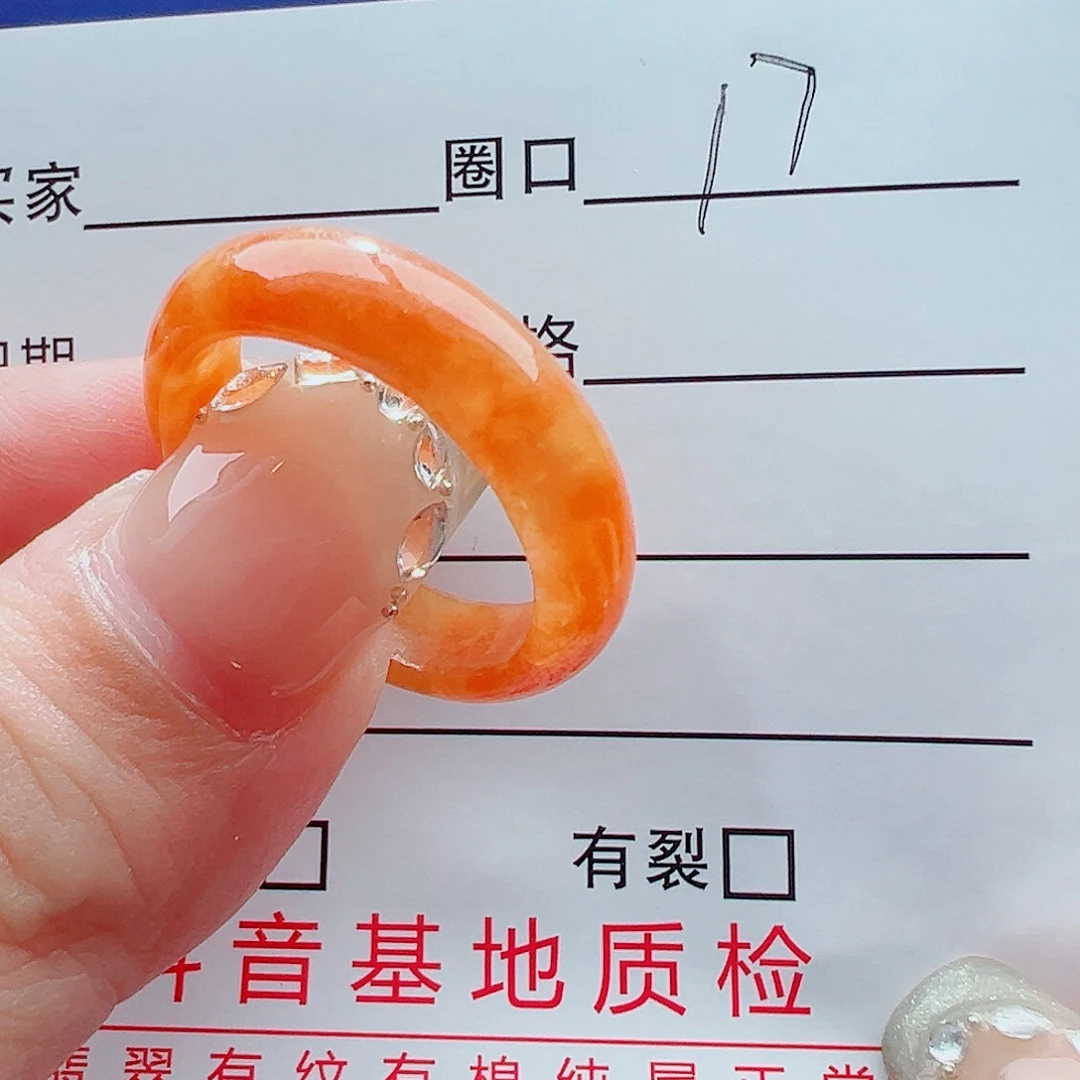 未镶嵌戒指翡翠亲***?戒圈