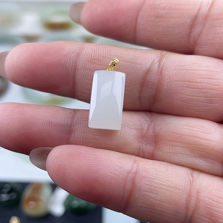 和田玉18K金镶嵌颈饰