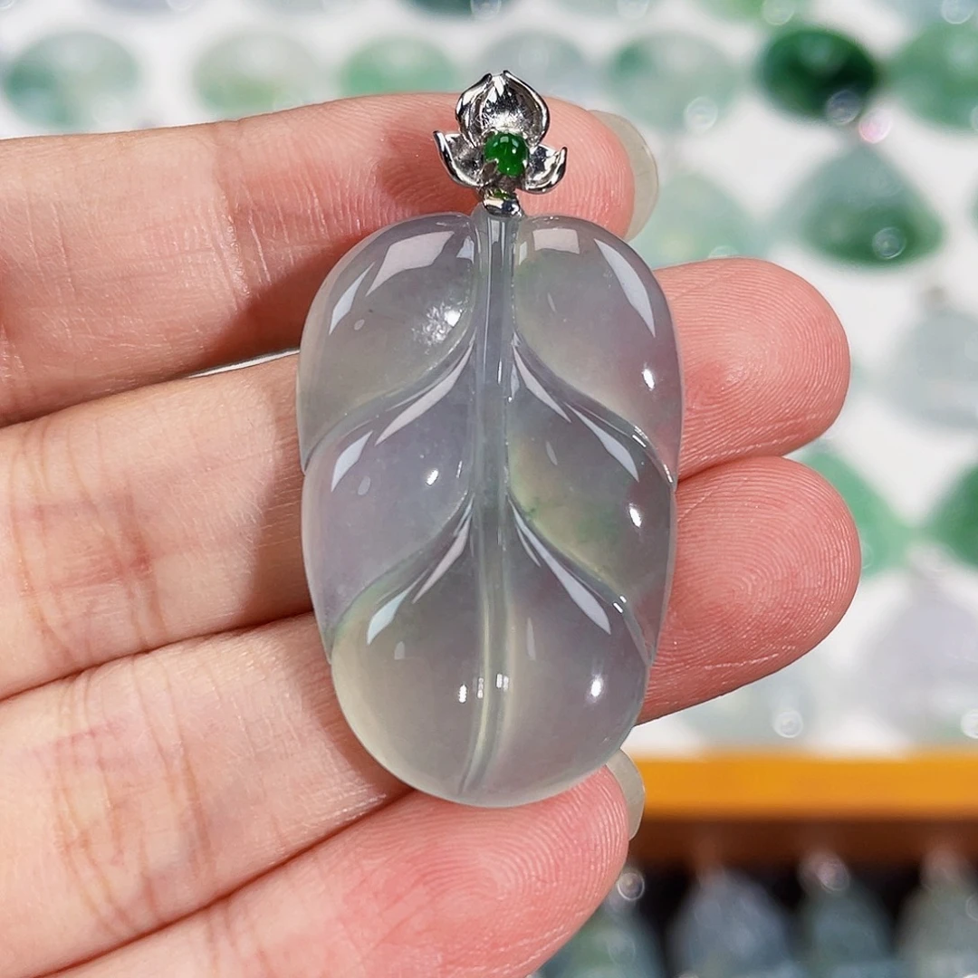 颈饰18K金镶嵌翡翠吊坠