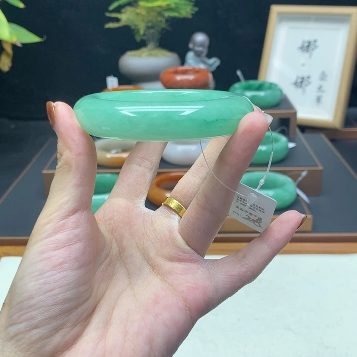 乐***颜石英质玉未镶嵌佘