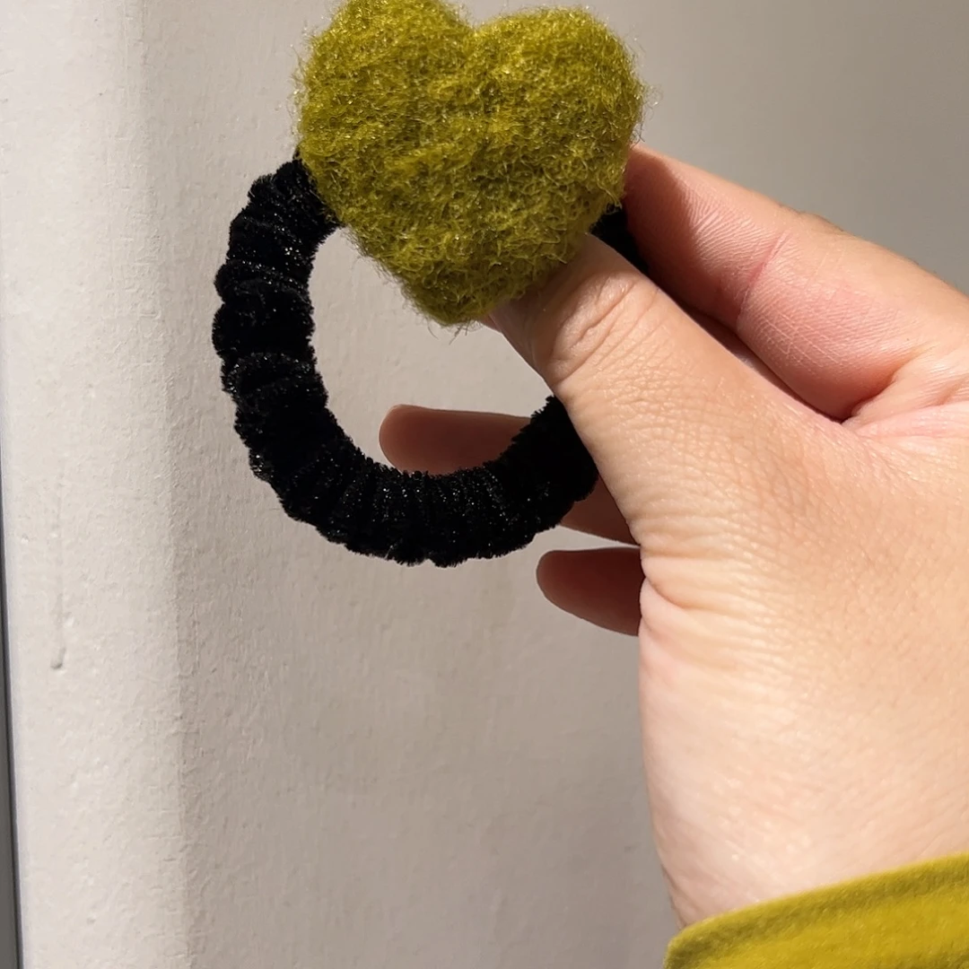 皮质铁合金绿色爱心小发圈