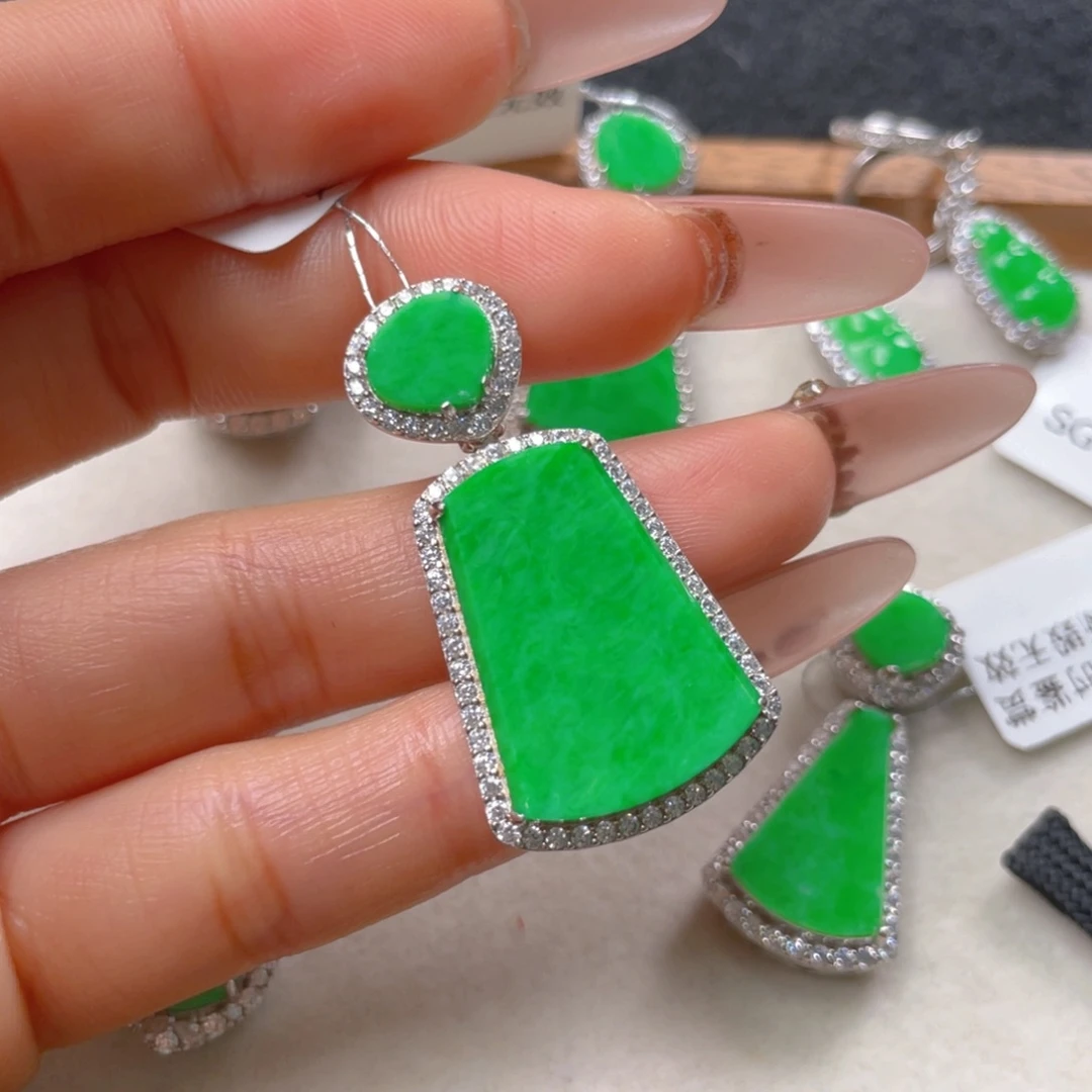 翡翠颈饰银S925镶嵌翡翠