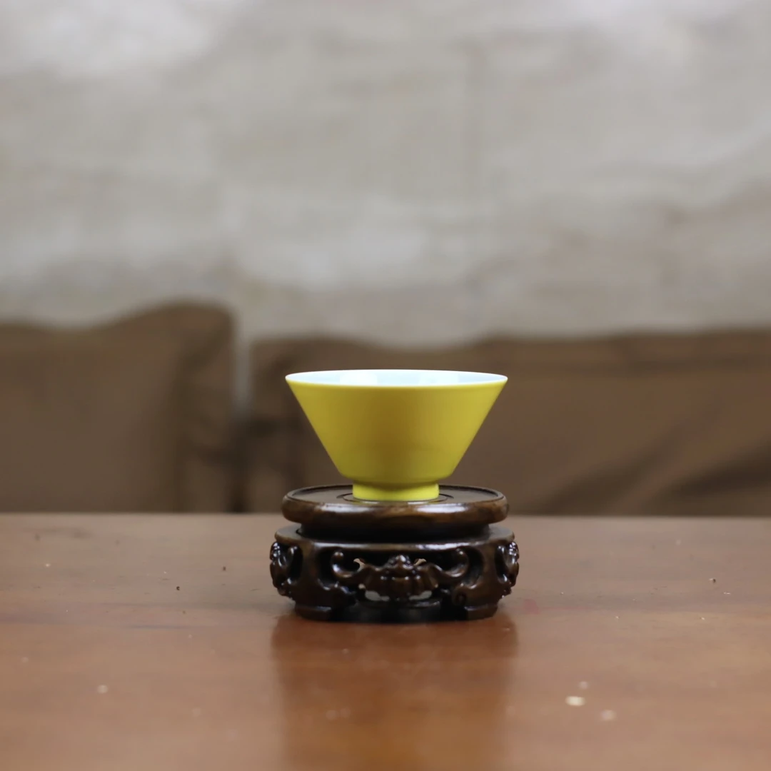 【陈旭底款】外黄内淡蓝-品茗杯-容量100cc左右。