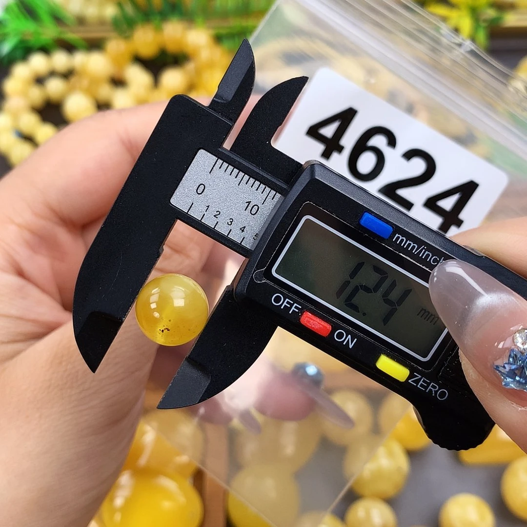 未镶嵌琥珀珠宝奇石