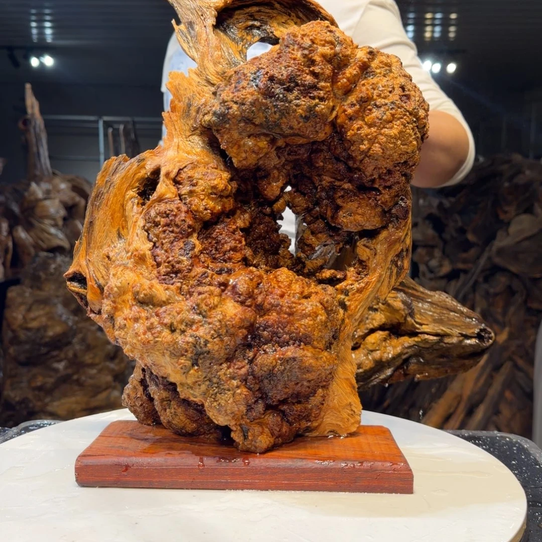 龙***哥木王一刀琥珀木摆件33