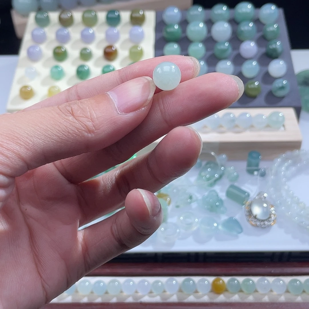 散珠翡翠卡9.7 单颗 未打孔