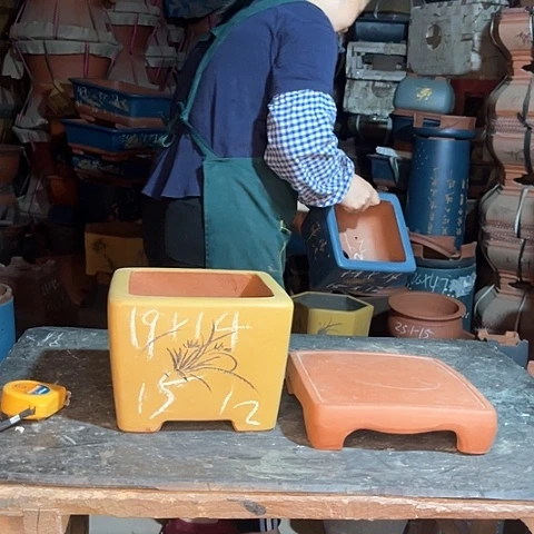 紫砂花盆四方黄色