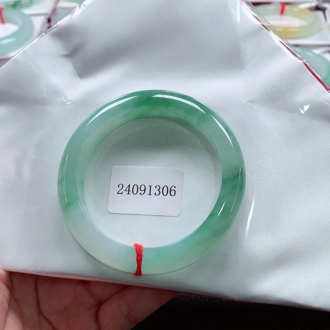 翡翠手镯未镶嵌天然A货翡翠手镯