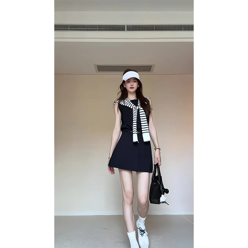 2025新款女士夏季韩系穿搭学院风设计感修身显瘦无袖连衣短裙