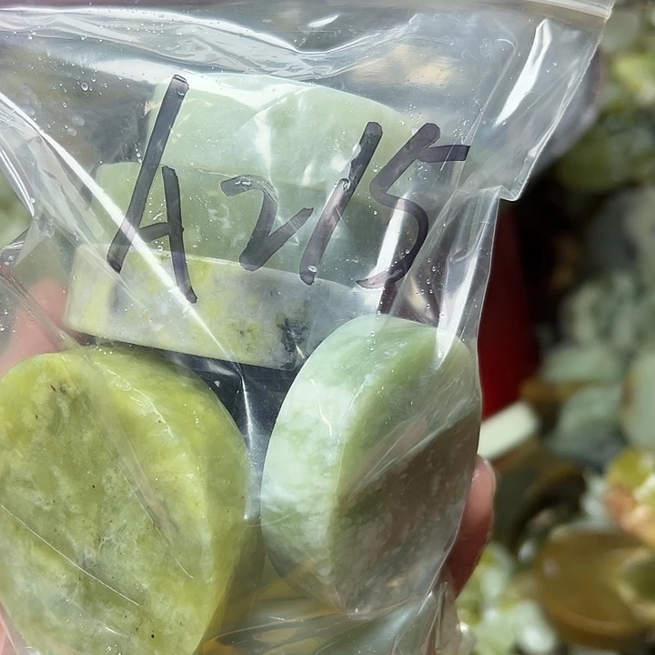 蛇纹石玉未镶嵌鱼缸石，盆景石