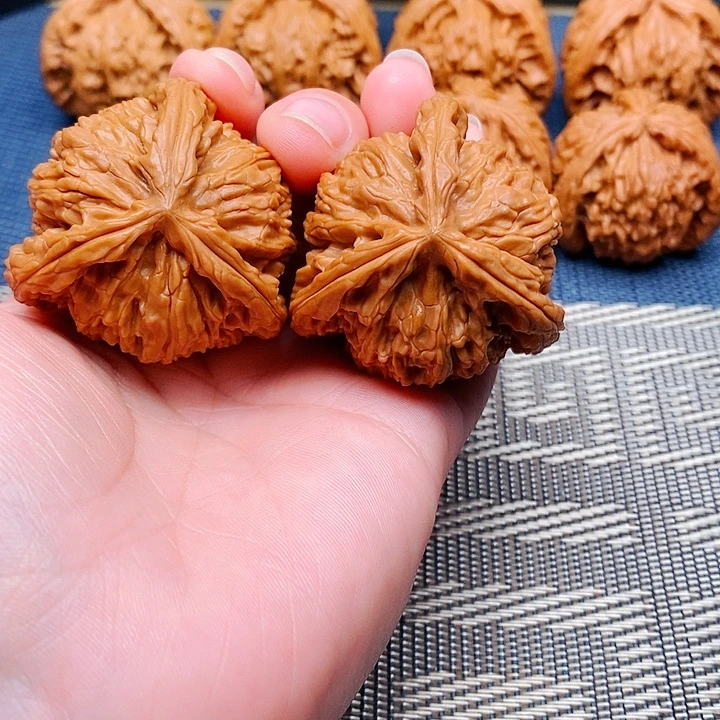 新***人吊坠文玩核桃三棱