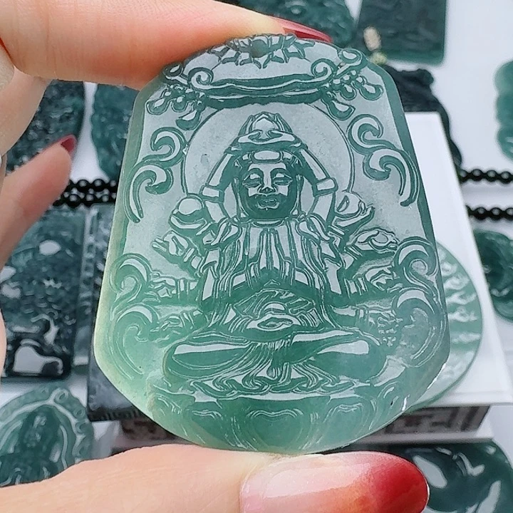 翡翠未镶嵌颈饰多样性发其一