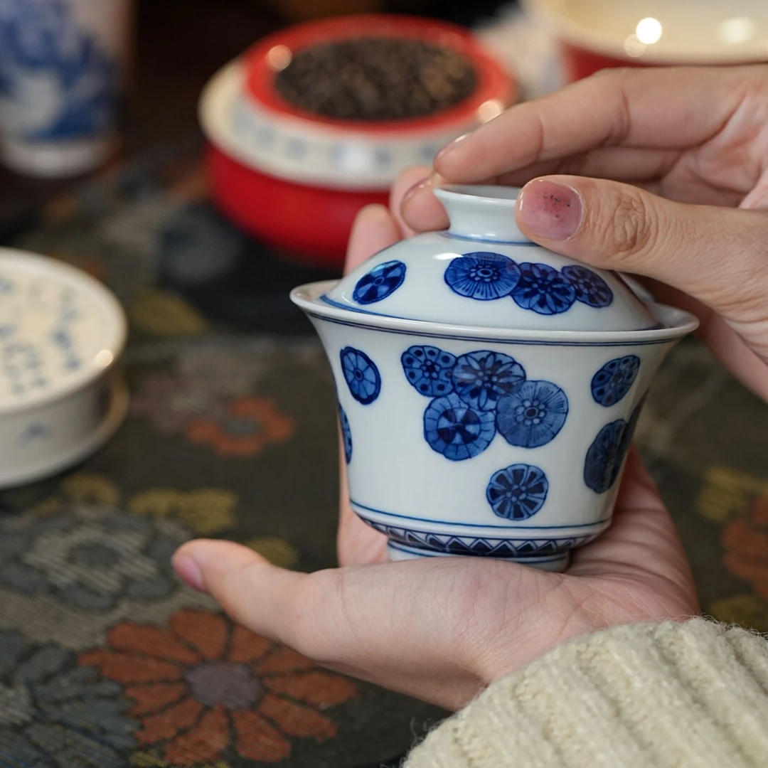 步窑景德镇纯手工手绘青花皮球花二才盖碗