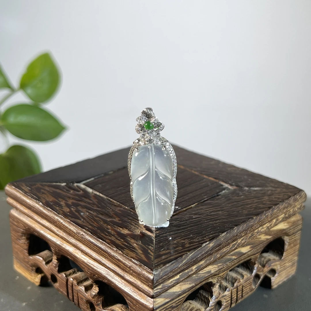 JCB05-174  天然缅甸A货翡翠  18K含钻镶嵌金枝玉叶