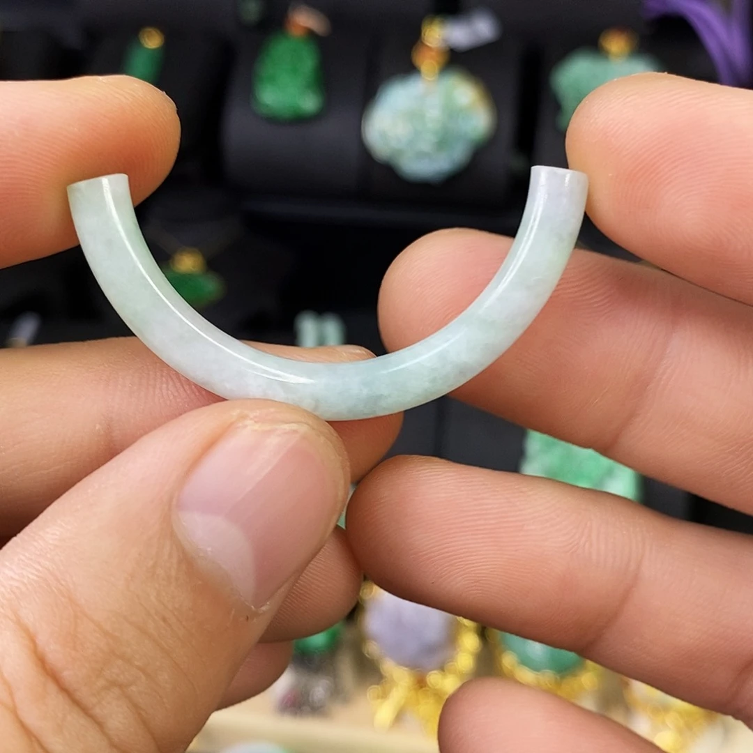颈饰未镶嵌翡翠吊坠