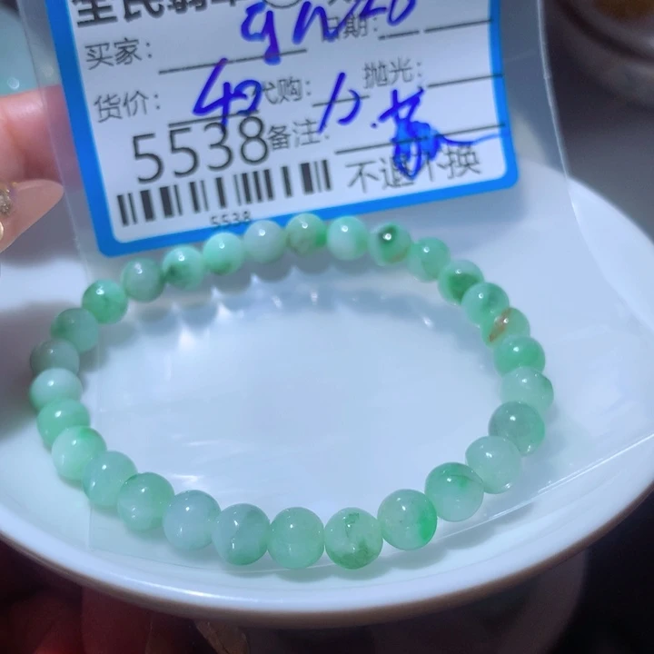 翡翠颈饰未镶嵌?****?在