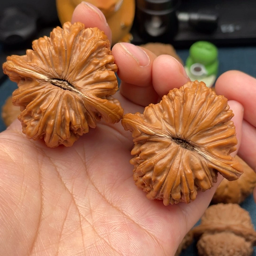 文玩核桃把件47红皮平谷四座楼