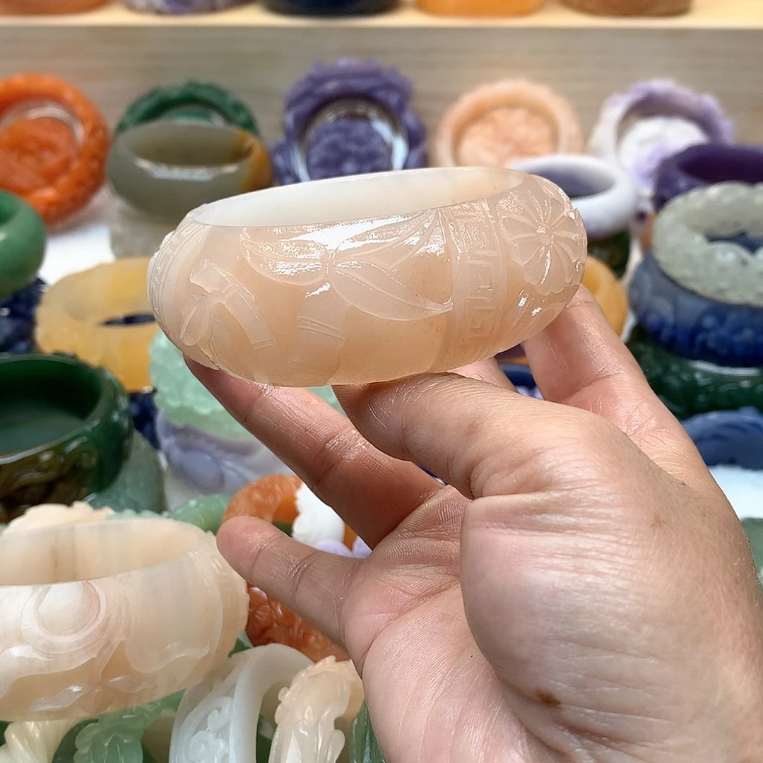 未镶嵌手镯石英质玉?