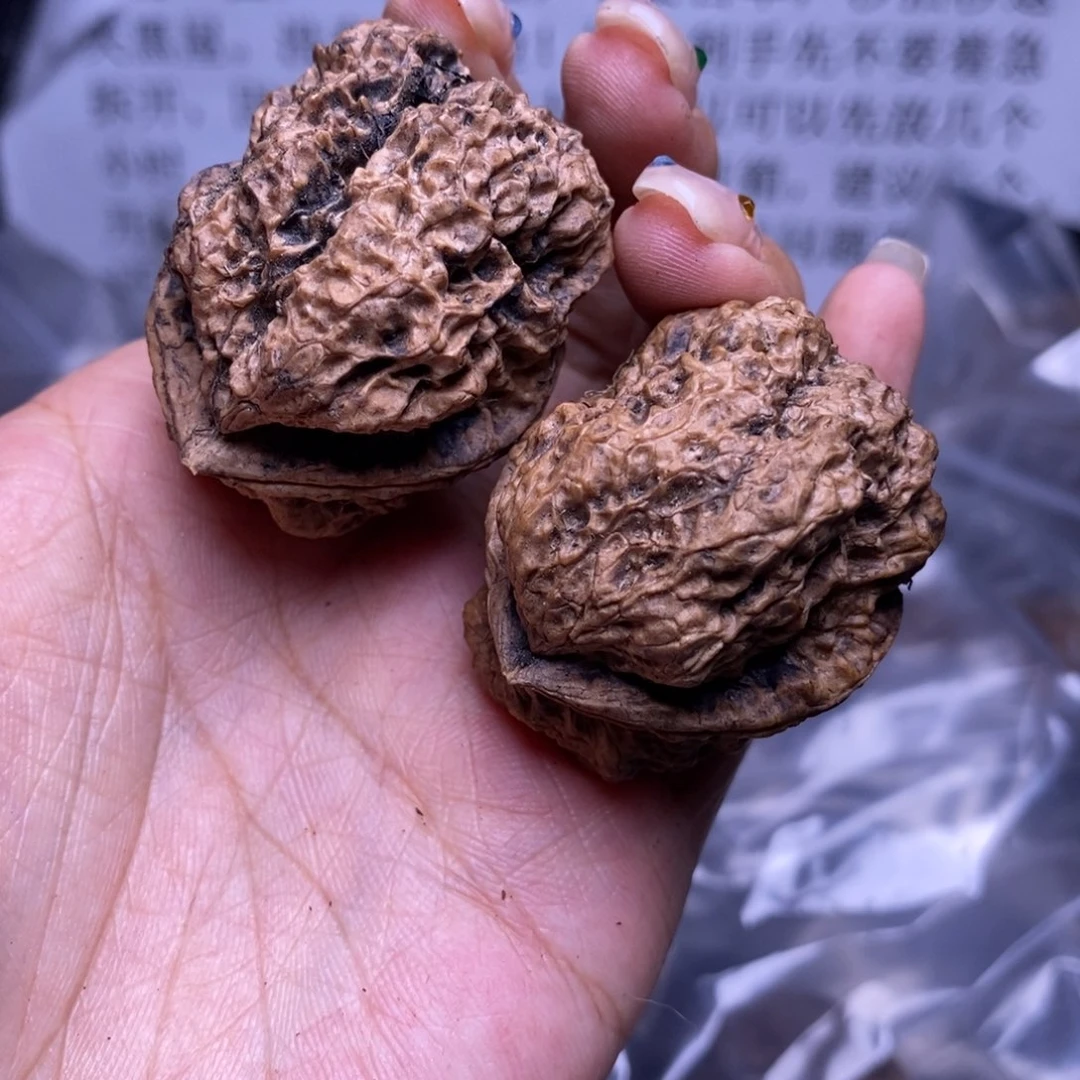 把件文玩核桃云南野生铁核桃49号40mm磕尖