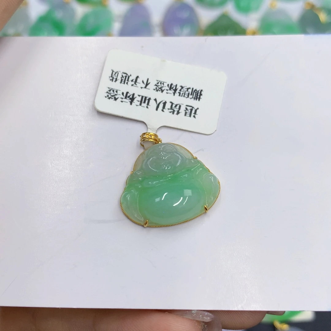 翡翠18K金镶嵌颈饰翡翠