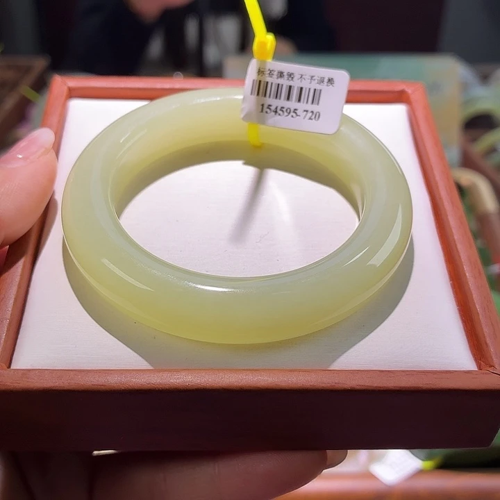 和田玉未镶嵌手镯80 54.55