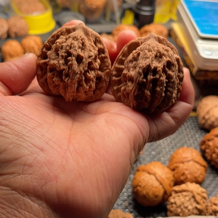 天***雷桃核把件特价虎头