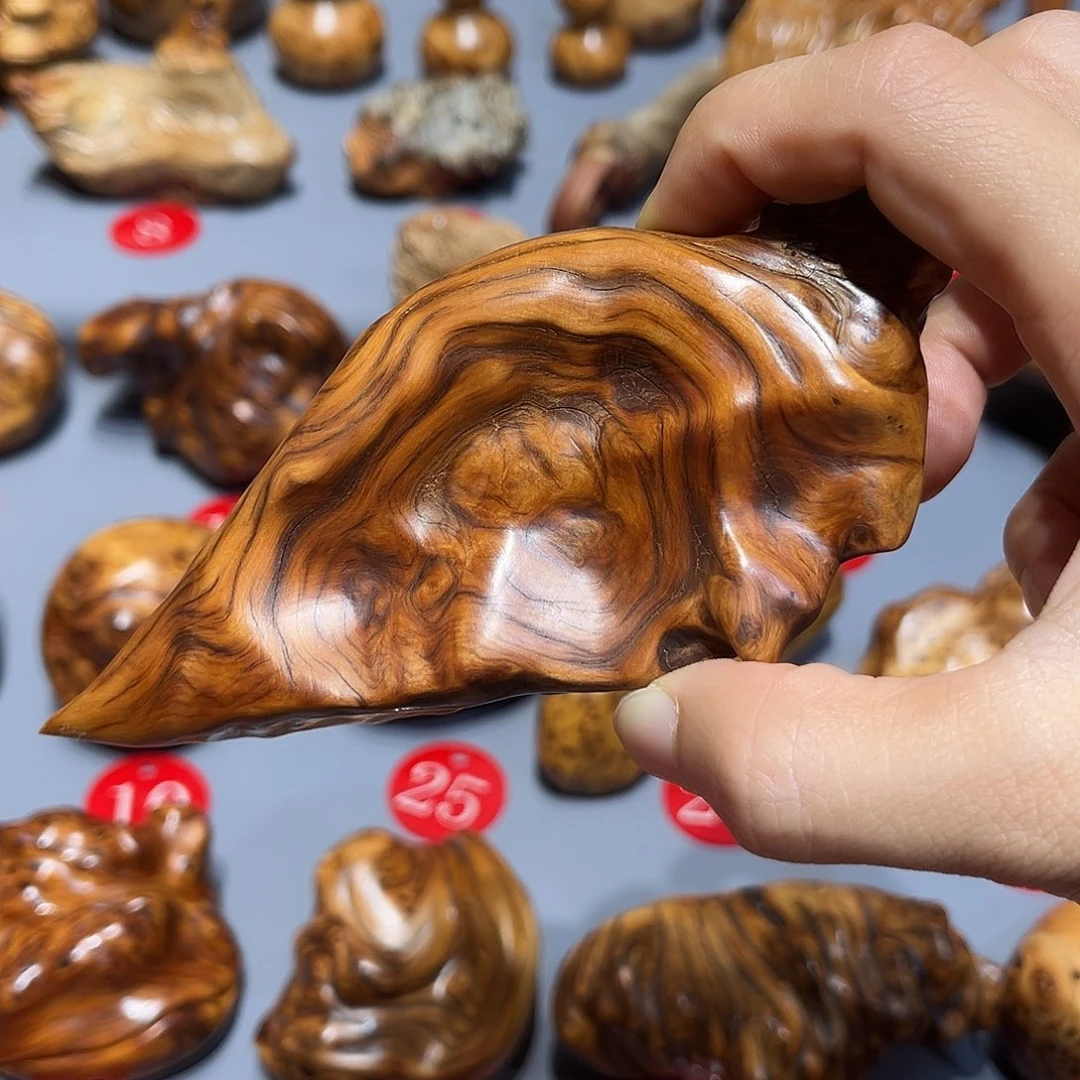 林***宇太行崖柏陈华手把玩