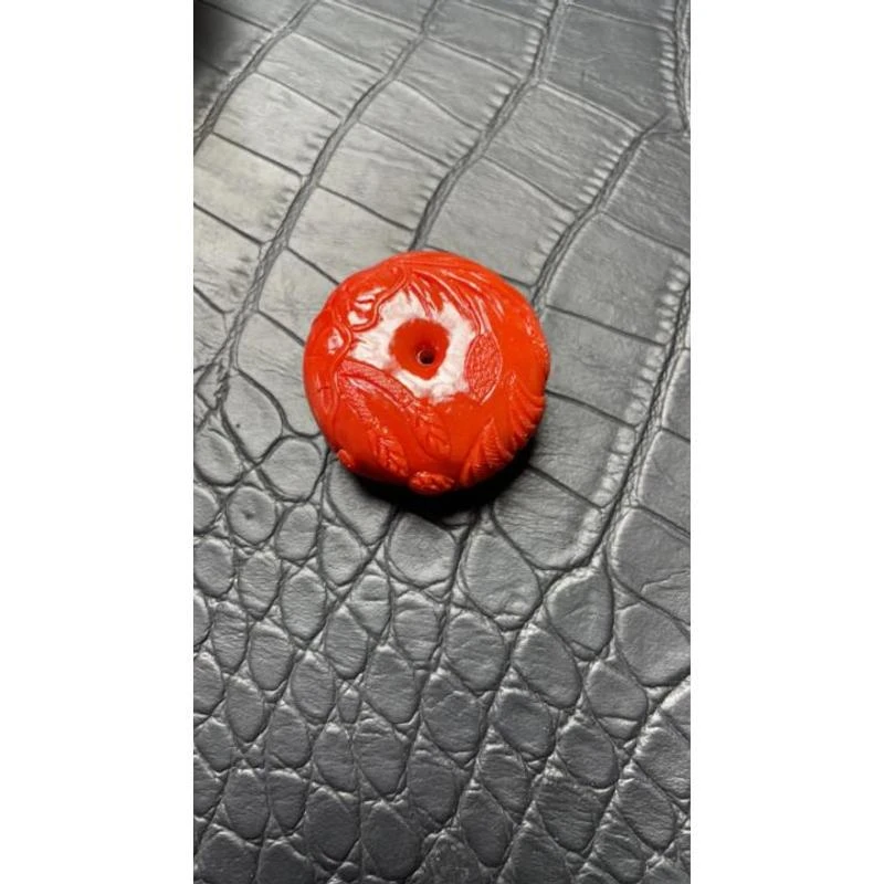 570号红色雕刻面包扣吊坠