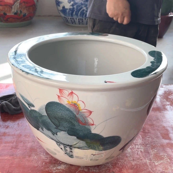 缸直径41厘米高度27cm，瑕疵品