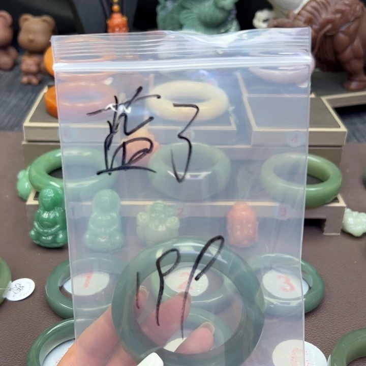 未镶嵌手镯石英岩玉蓝****了
