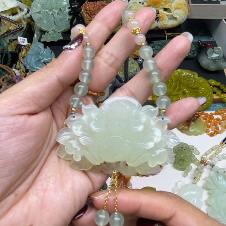 蛇纹石玉未镶嵌颈饰